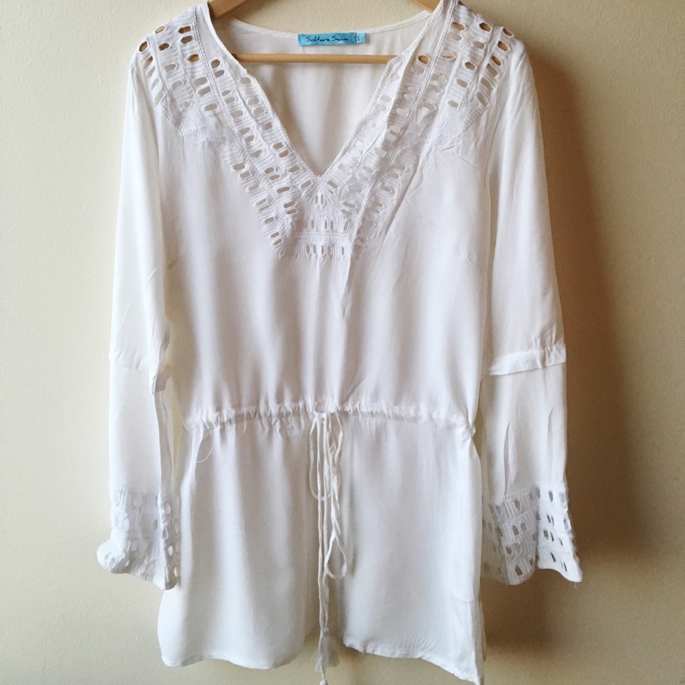 White beach coverup/ tunic 😎